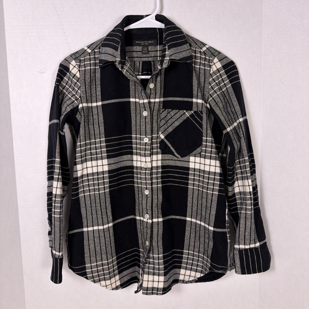 Banana Republic Long sleeve plaid flannel shirt. Women's size Petite XXS